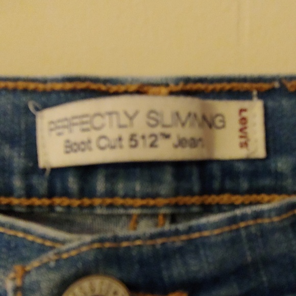 Levi's - Picture 2 of 4